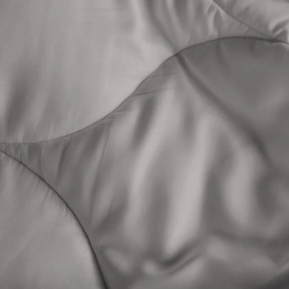 BUFFY Cloud Comforter QUEEN in Heirloom Silver BRAND NEW - Picture 2 of 8